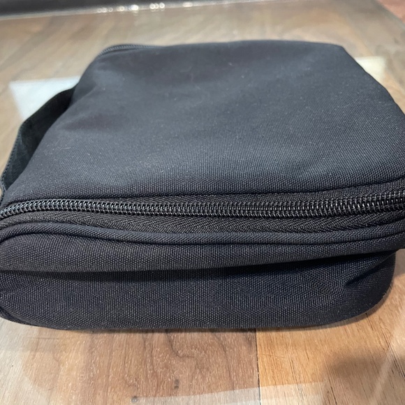 Excellent Condition Hanging Travel Toiletry Bag - Picture 11 of 13